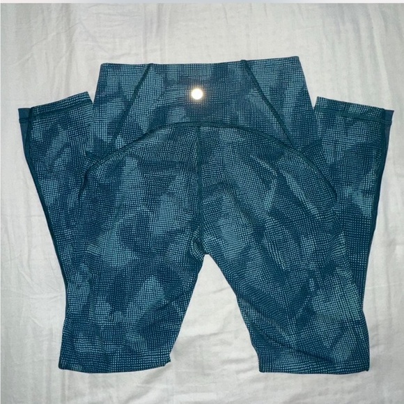 LULULEMON Blue leggings size 6 - worn once - Picture 3 of 5